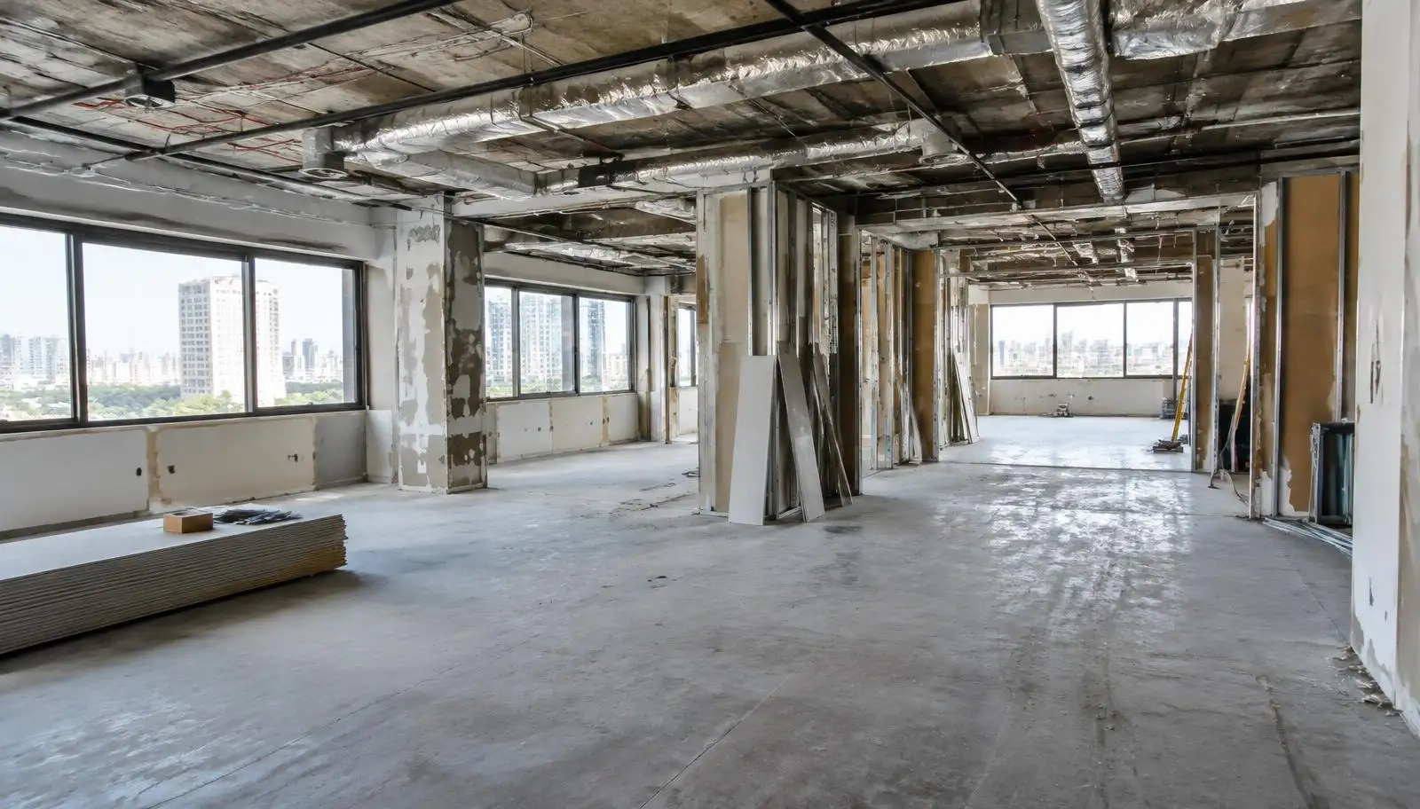 Plateau de bureaux en réhabilitation avant un repérage amiante